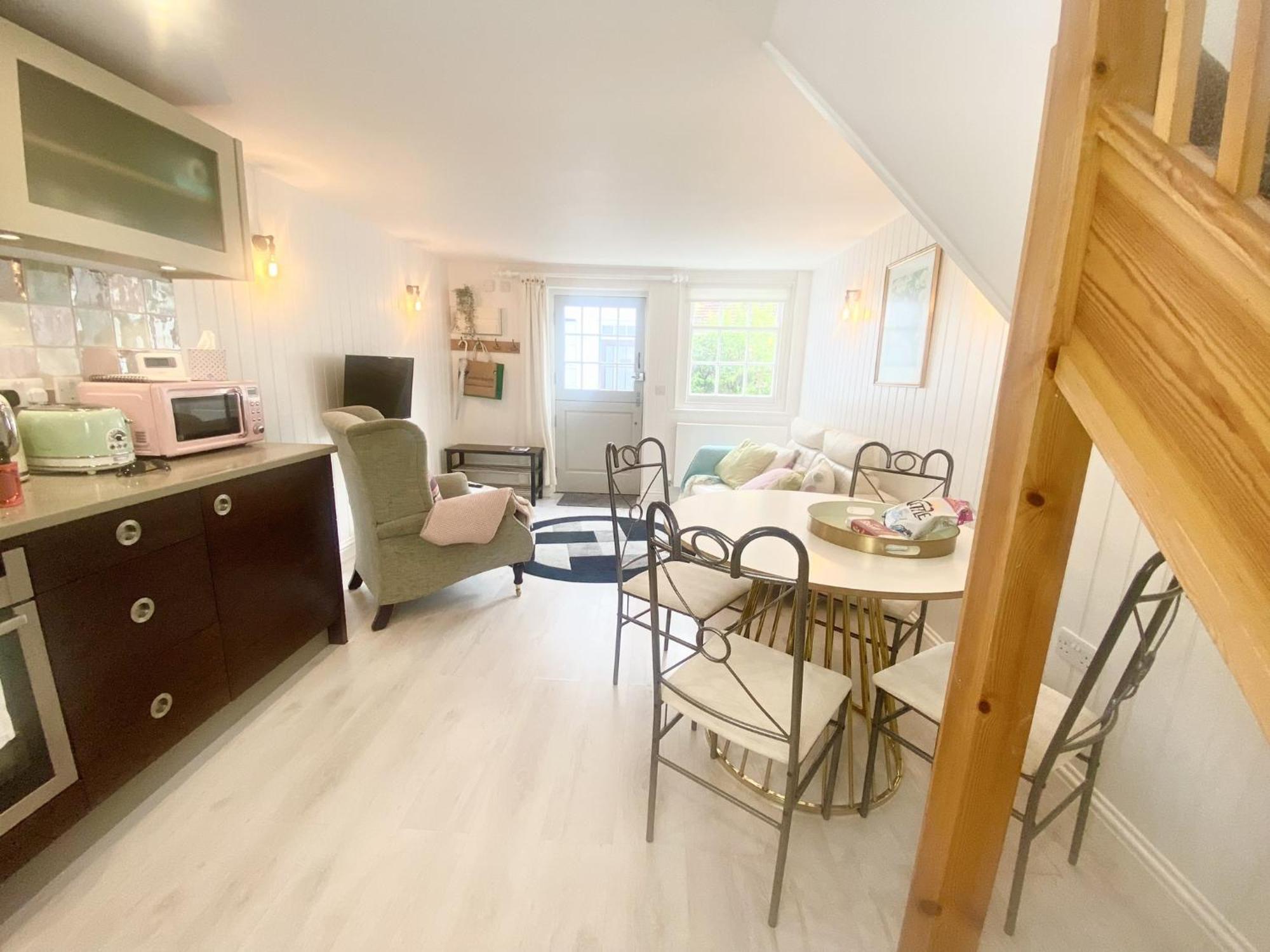 Stylish Cottage With Quay And River View 利明顿 外观 照片